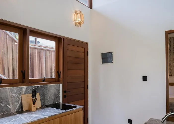 Treetop 3 - Panoramic 3 Storey Villa, 3 Mins To Bingin Villa